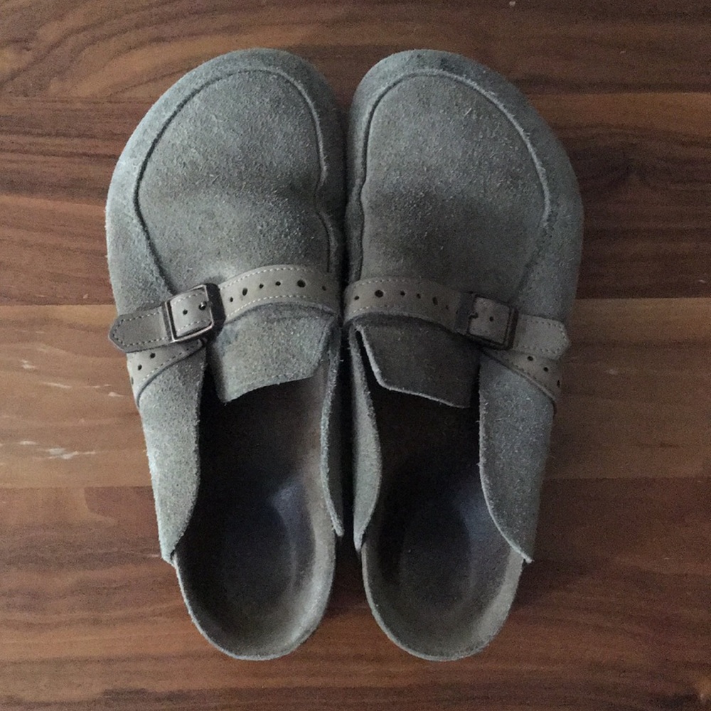 Tan Birkenstock clogs in great condition